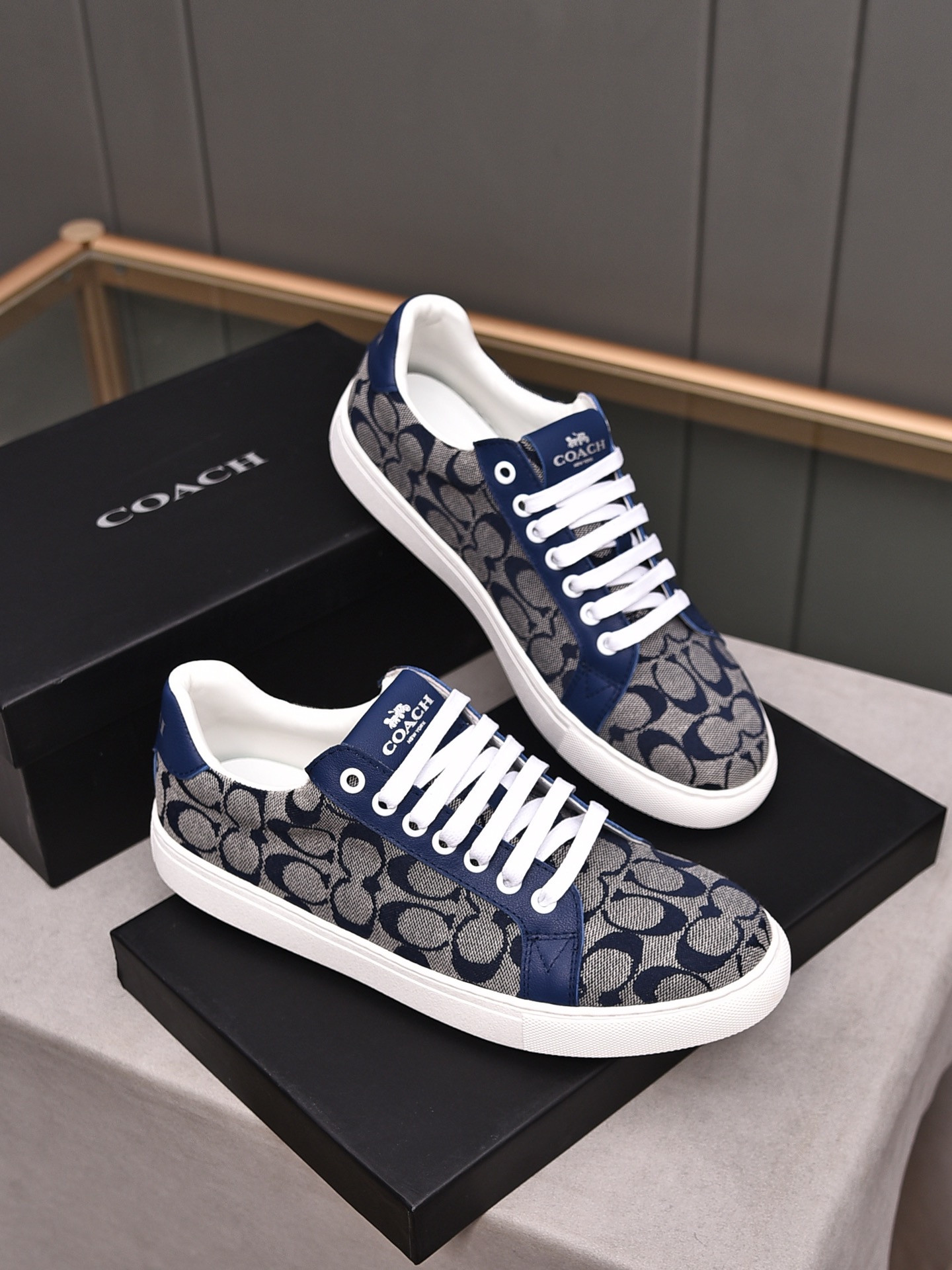 Coach Men's Low Top Lace-Up Sneakers - Stylish, Versatile, All-Season Comfort 5 i1685634440 7611 3