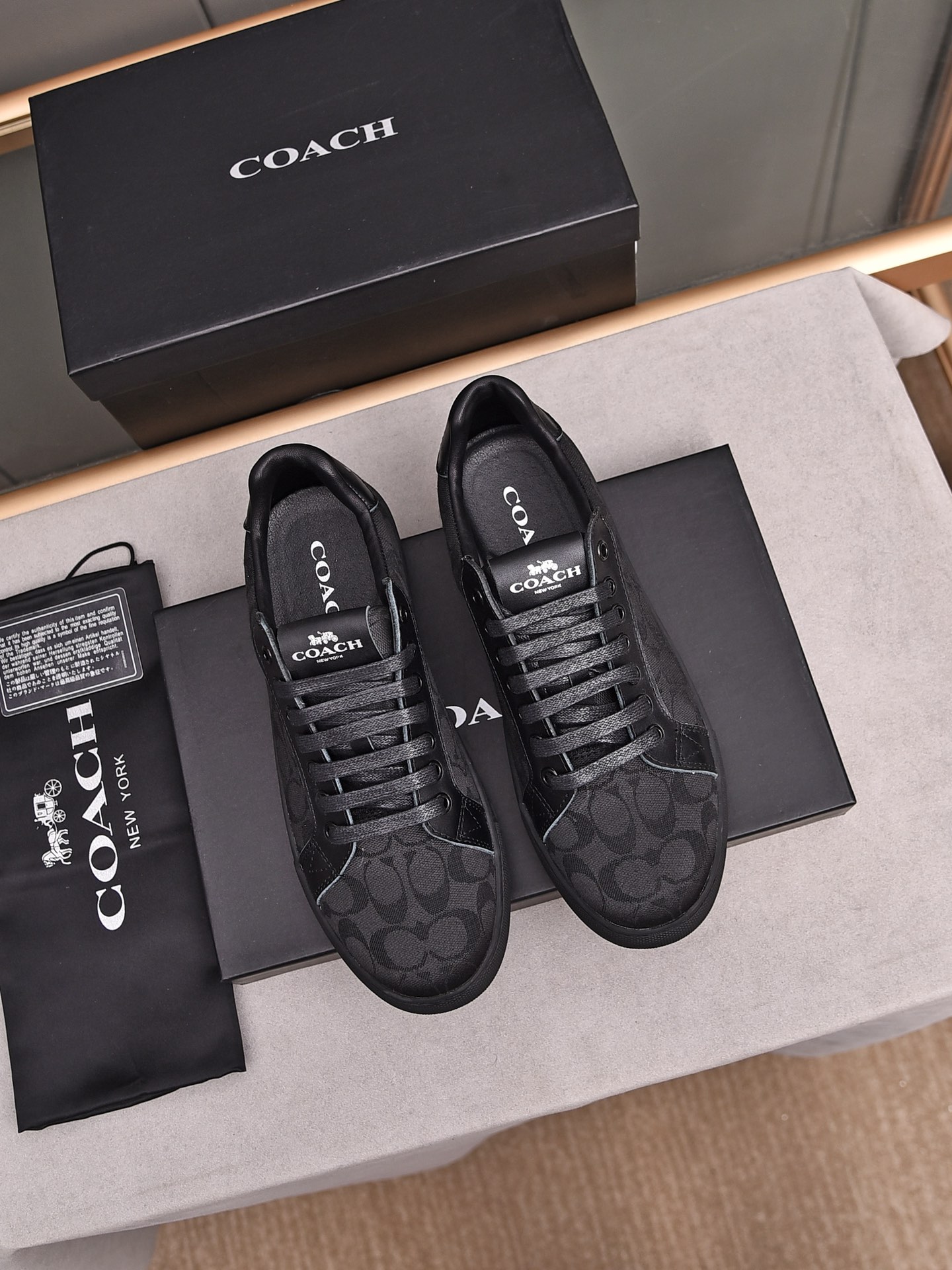 Coach Men's Low-Top Lace-Up Sneakers - Stylish, Versatile, and Comfortable 8 i1685634481 6425 6