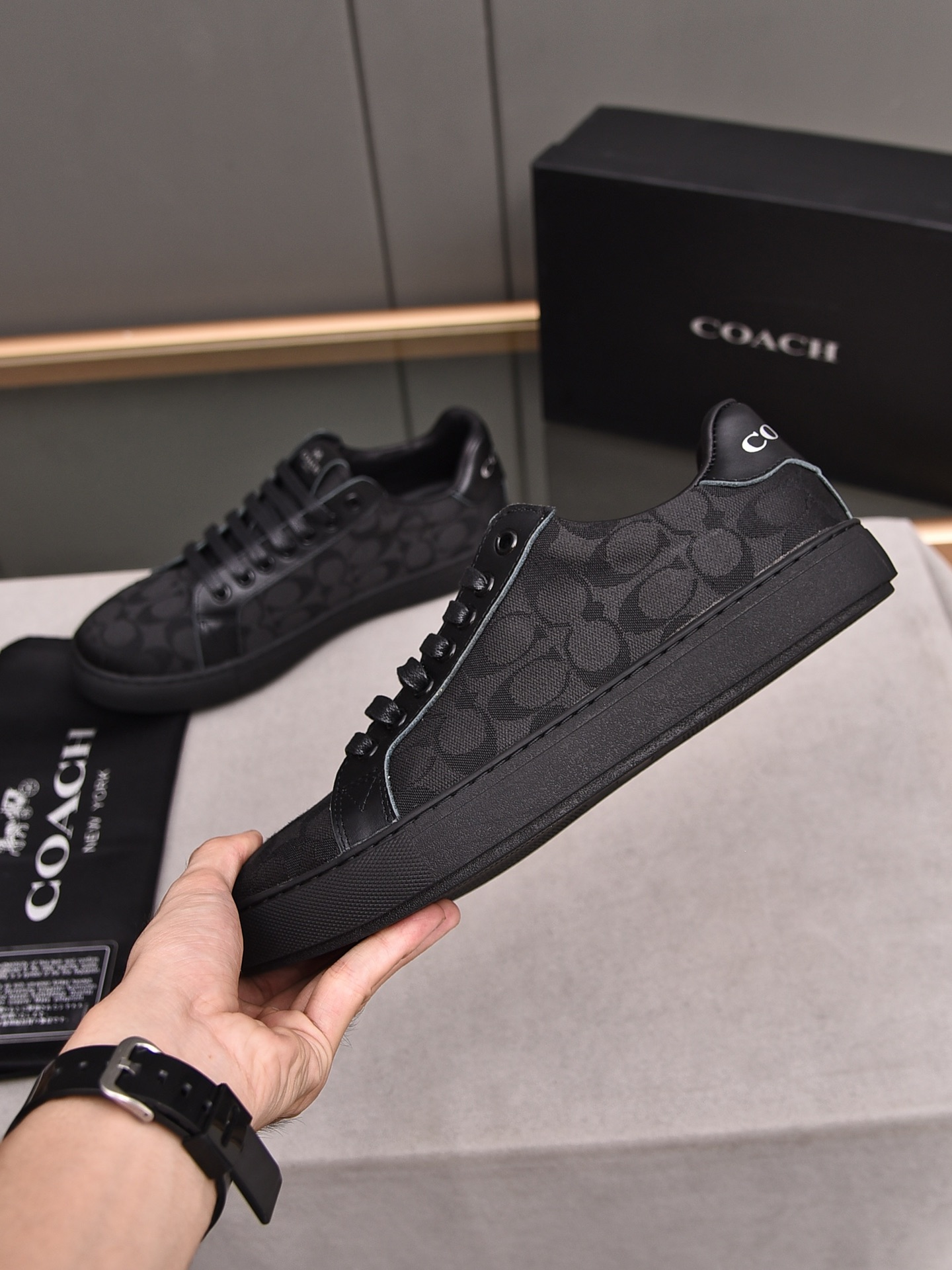 Coach Men's Low-Top Lace-Up Sneakers - Stylish, Versatile, and Comfortable 3 i1685634481 9587 1