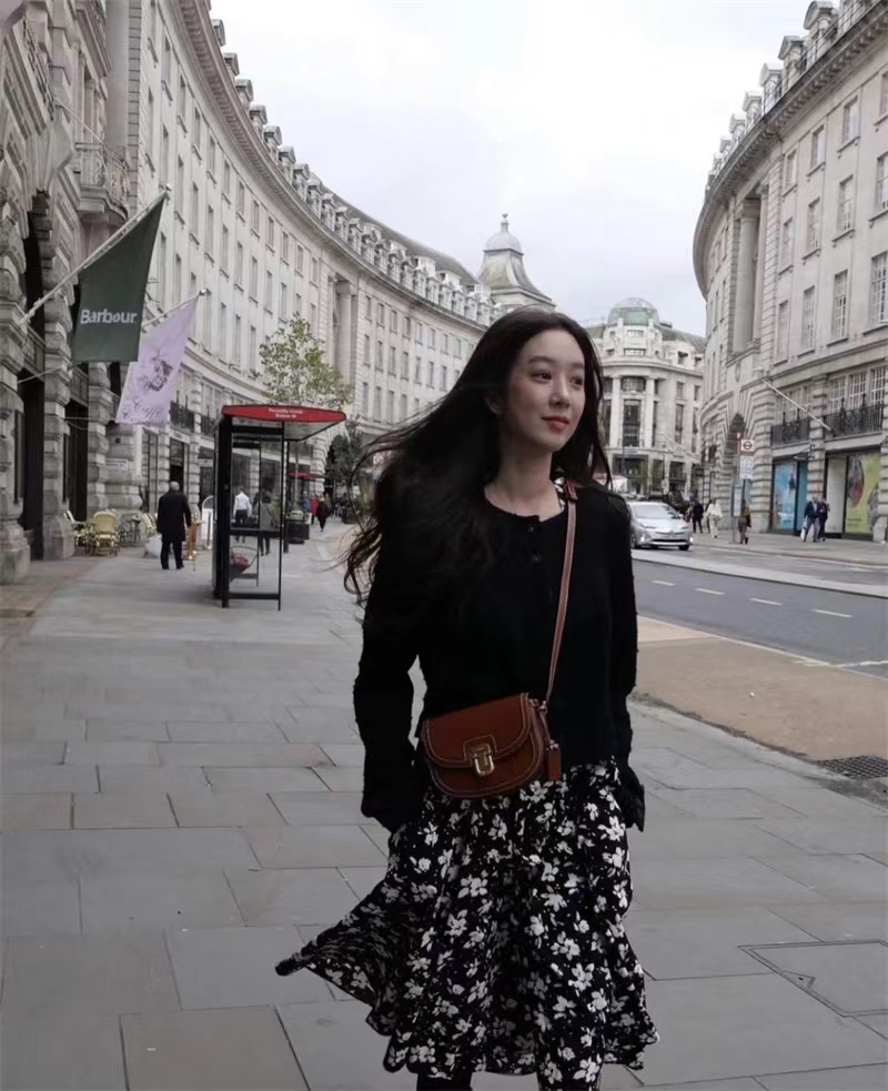 Defined by an enduring vintage aesthetic, this versatile bag is - Comprehensive 3