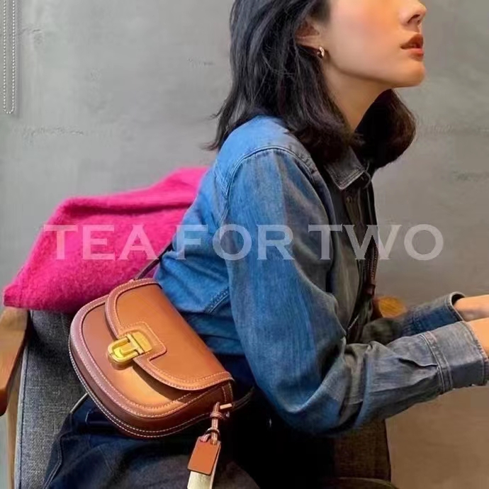 Defined by an enduring vintage aesthetic, this versatile bag is - Comprehensive 5