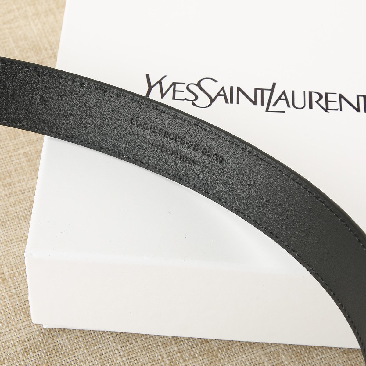 圣罗兰全套包装女士腰带带身采用进口牛皮搭配针式铜扣经典时尚款细节请看图片宽3.0cm/2.0cm