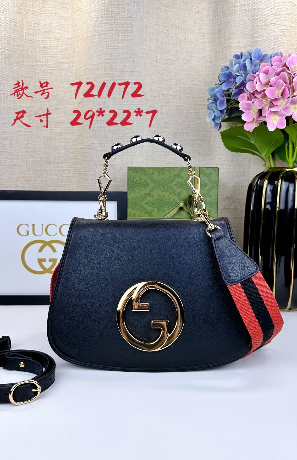 Gucci Blondie系列中号手提包。品牌典藏元素以几何造型焕新演绎互扣式双G标识,呈现多款别致单品
