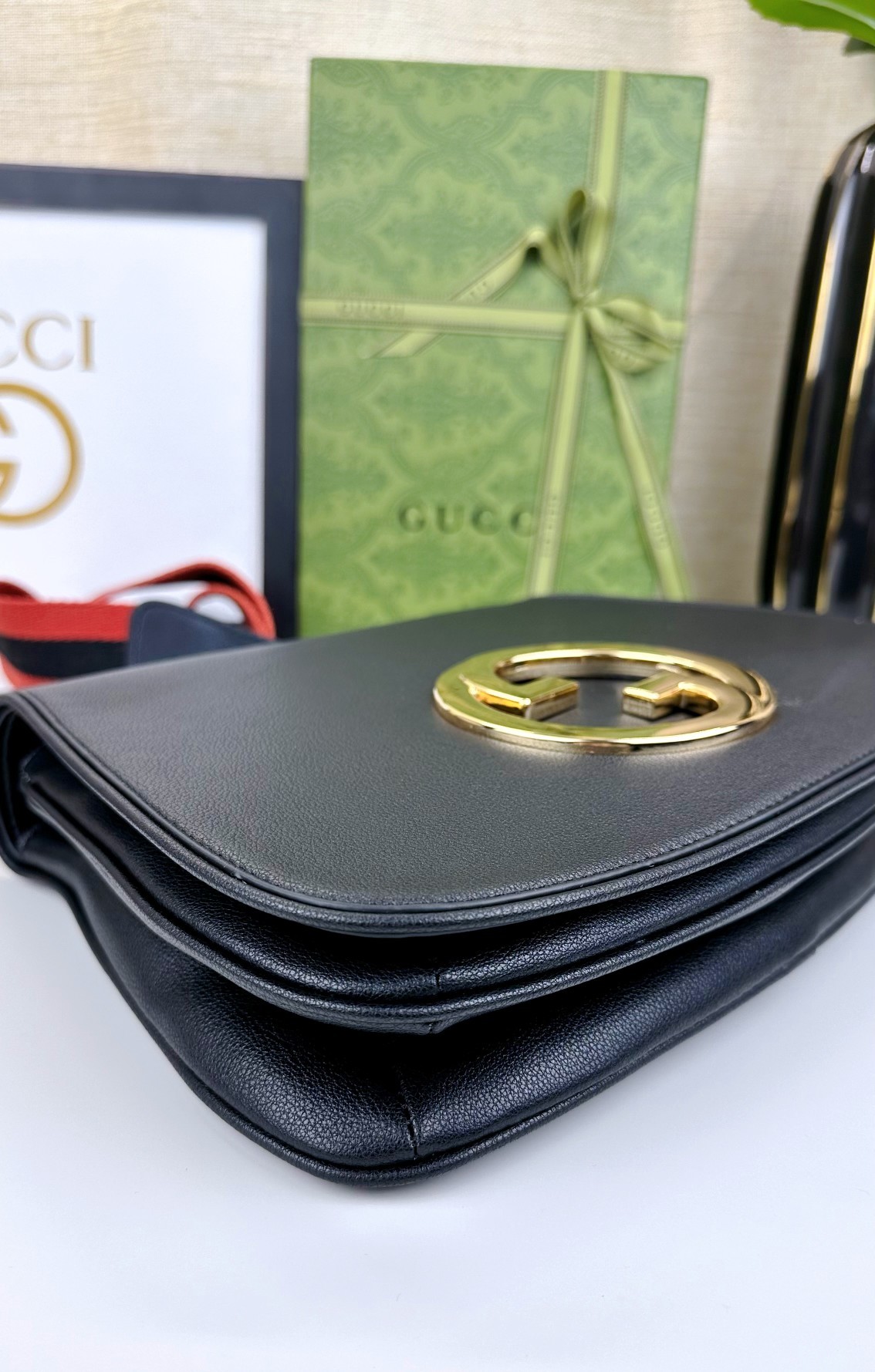 Gucci Blondie系列中号手提包。品牌典藏元素以几何造型焕新演绎互扣式双G标识,呈现多款别致单品