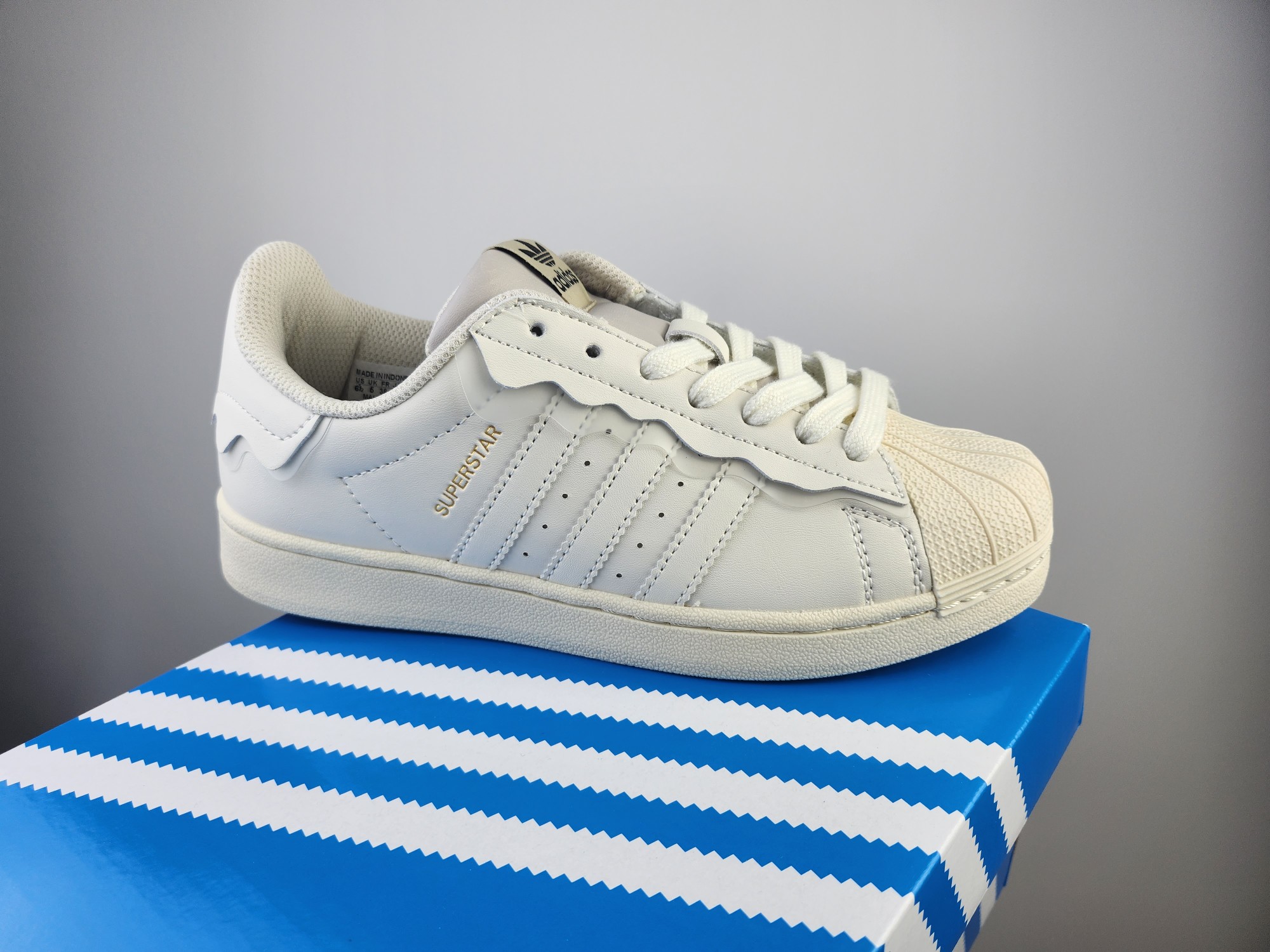 Colección de primavera 2022ss para diosas, zapatillas Adidas Originals Superstar "Steamed Milk/Lace" serie con cabeza d…