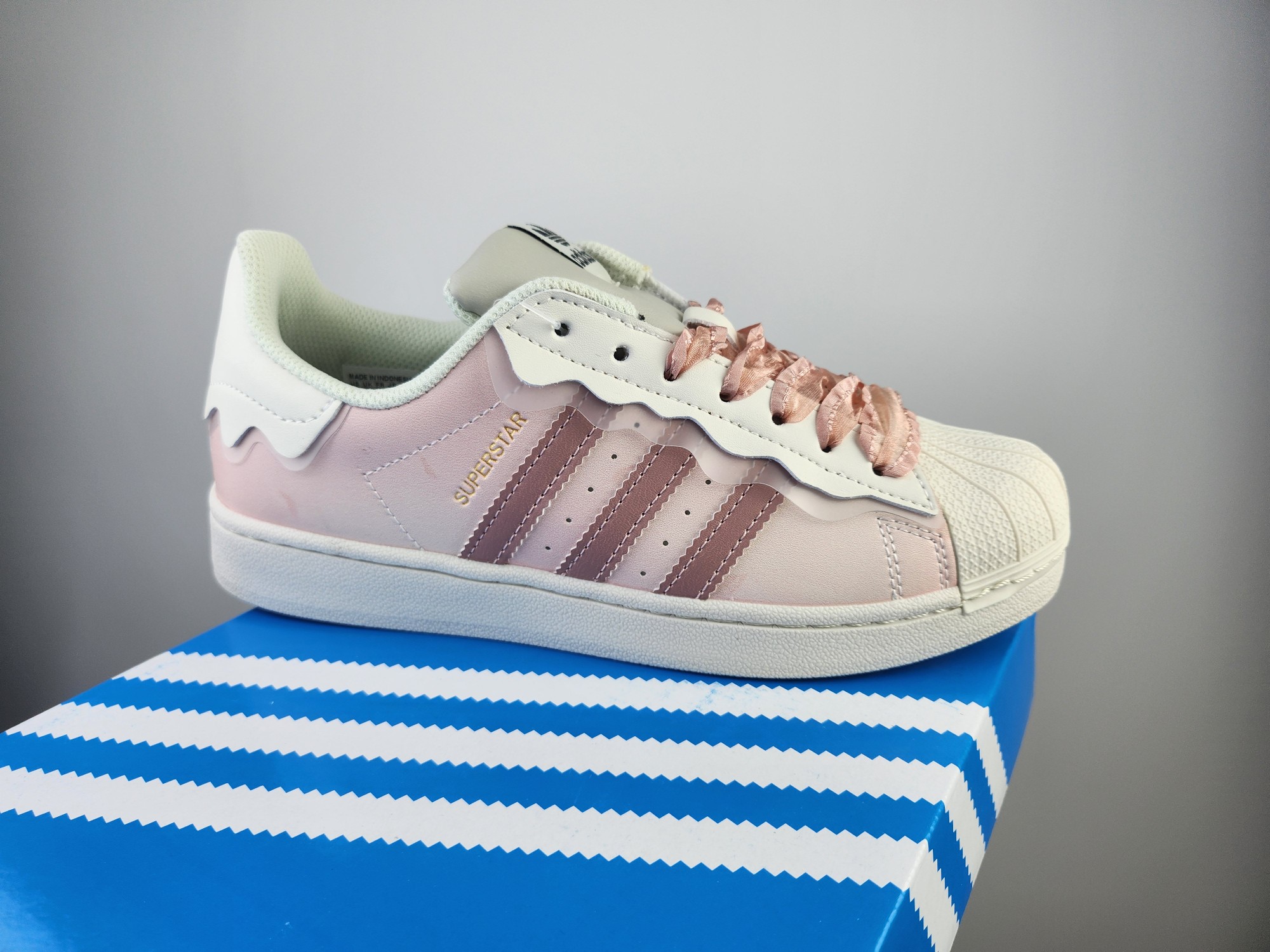 Colección de primavera 2022ss para diosas, zapatillas Adidas Originals Superstar "Steamed Milk/Lace" serie con cabeza d…