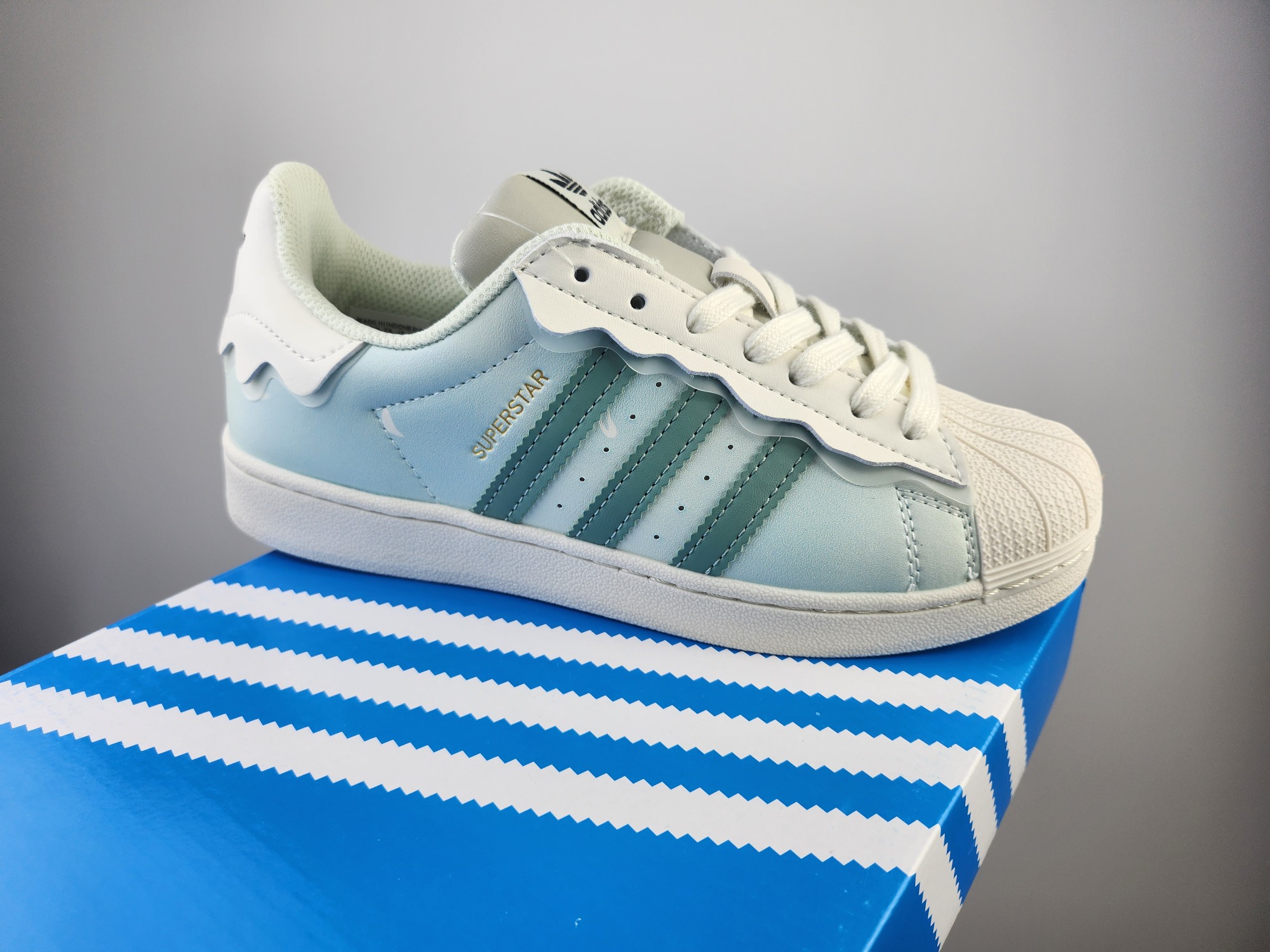 Colección de primavera 2022ss para diosas, zapatillas Adidas Originals Superstar "Steamed Milk/Lace" serie con cabeza d…
