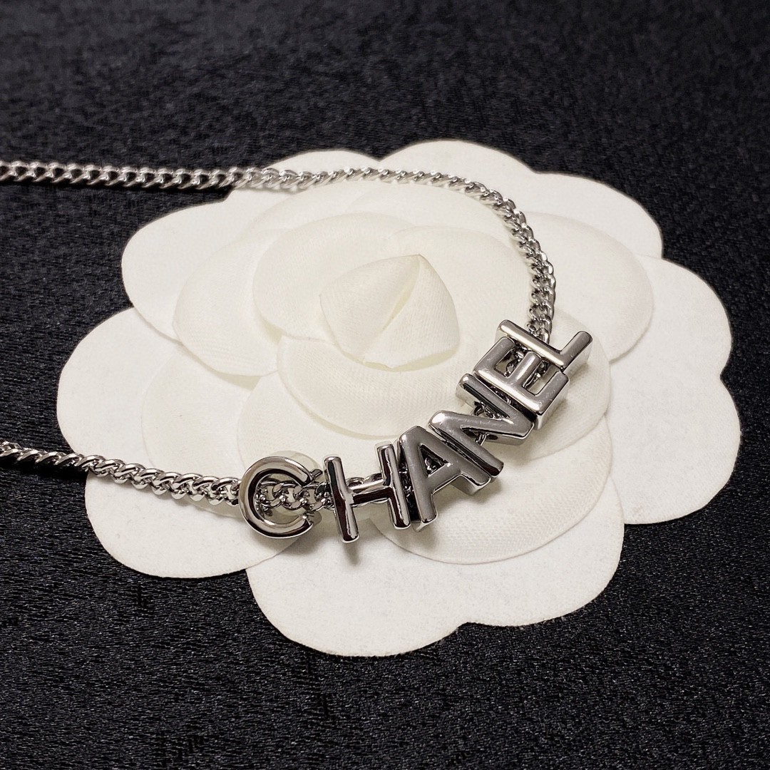 香奈儿Chanel最新款字母项链超个
