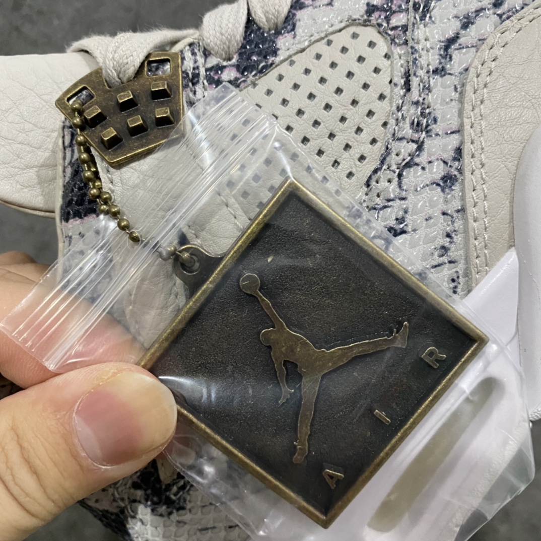 图片[9]-【外贸版】Air Jordan 4 AJ4白蛇裂纹 819139-030n开发耗时一年之久 真真的高难度工艺n鞋身蛇纹皮质 加上纯古同的吊牌后跟点缀 尺码：40-47.5 全码出货-莆田鞋批发中心