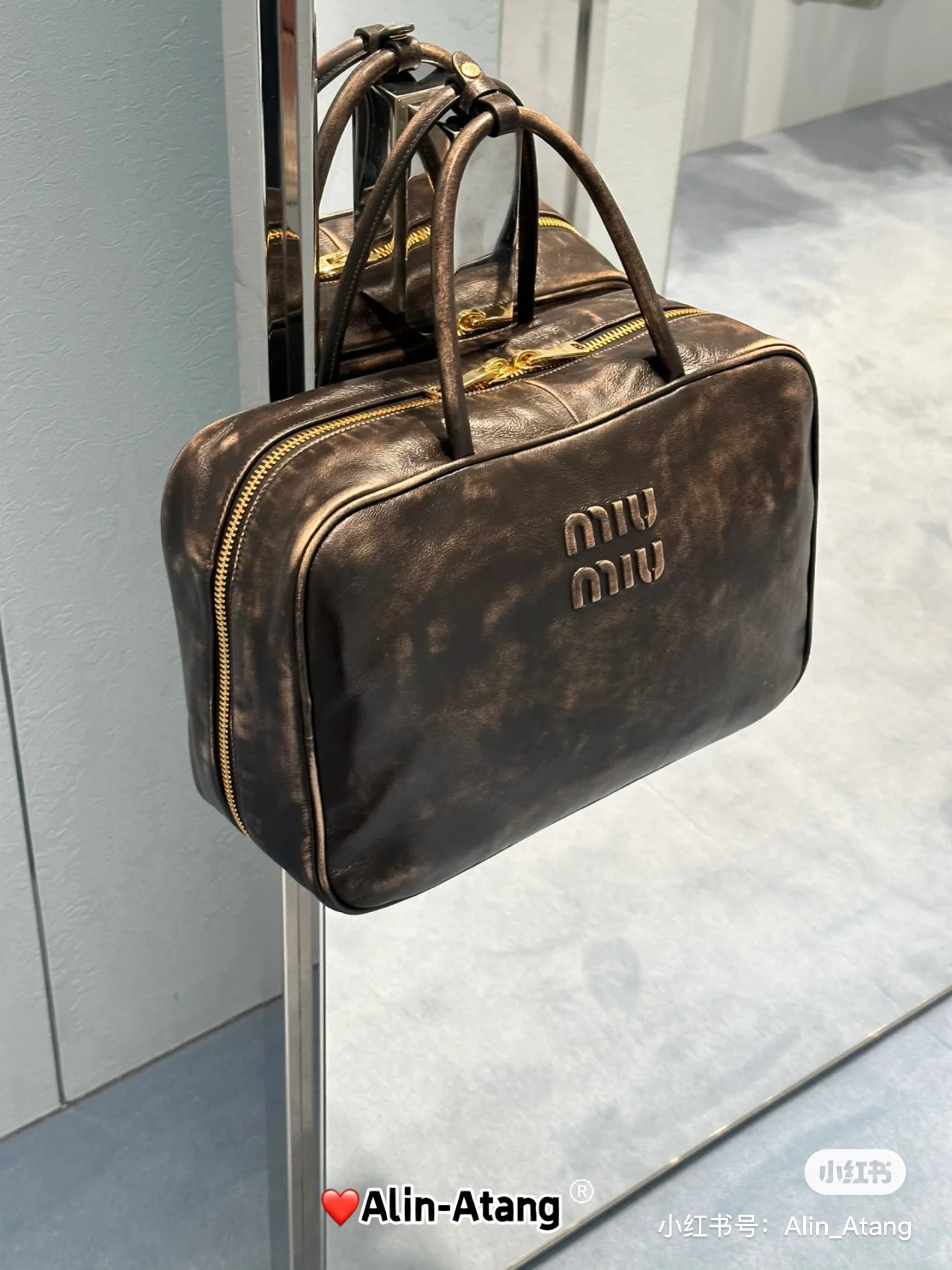 Miu Miu miumiu bowling ball briefcase retro polished cowhide arrives