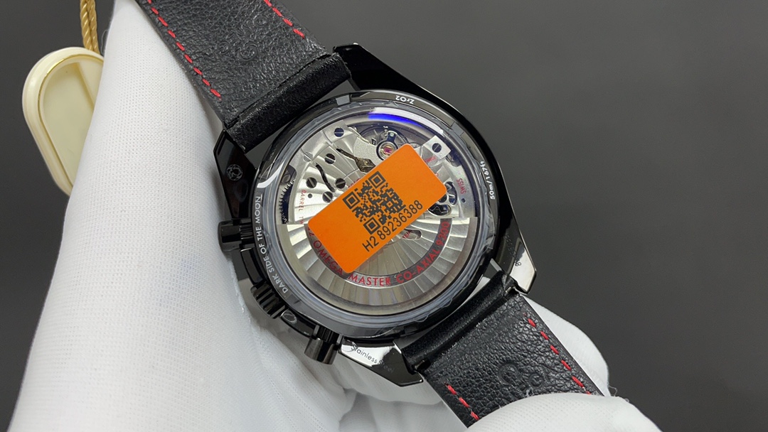 Omega 欧米茄 超霸 月之暗面 44mm 9300自动上链机械