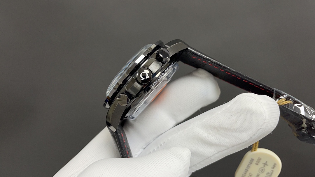 Omega 欧米茄 超霸 月之暗面 44mm 9300自动上链机械