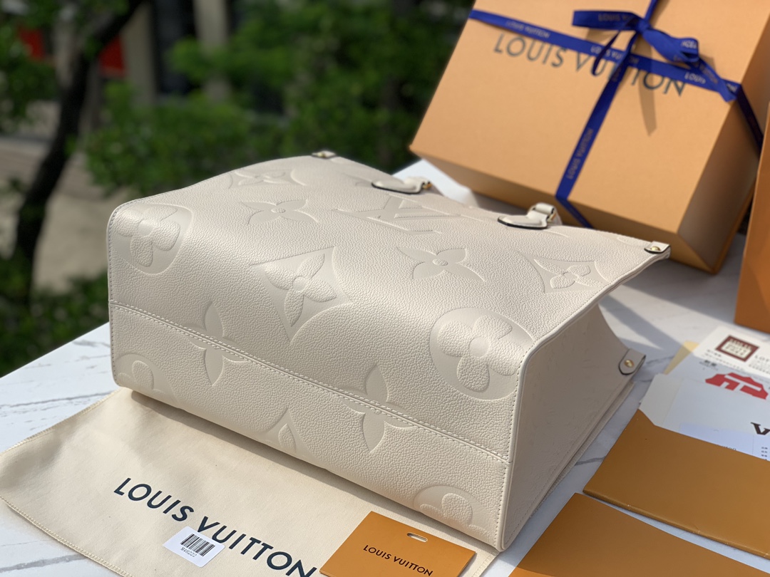 非市场普通货 进口皮料半钢五金中号尺寸35×27×14cm Lv全新奶白色Onthego来啦！M4653