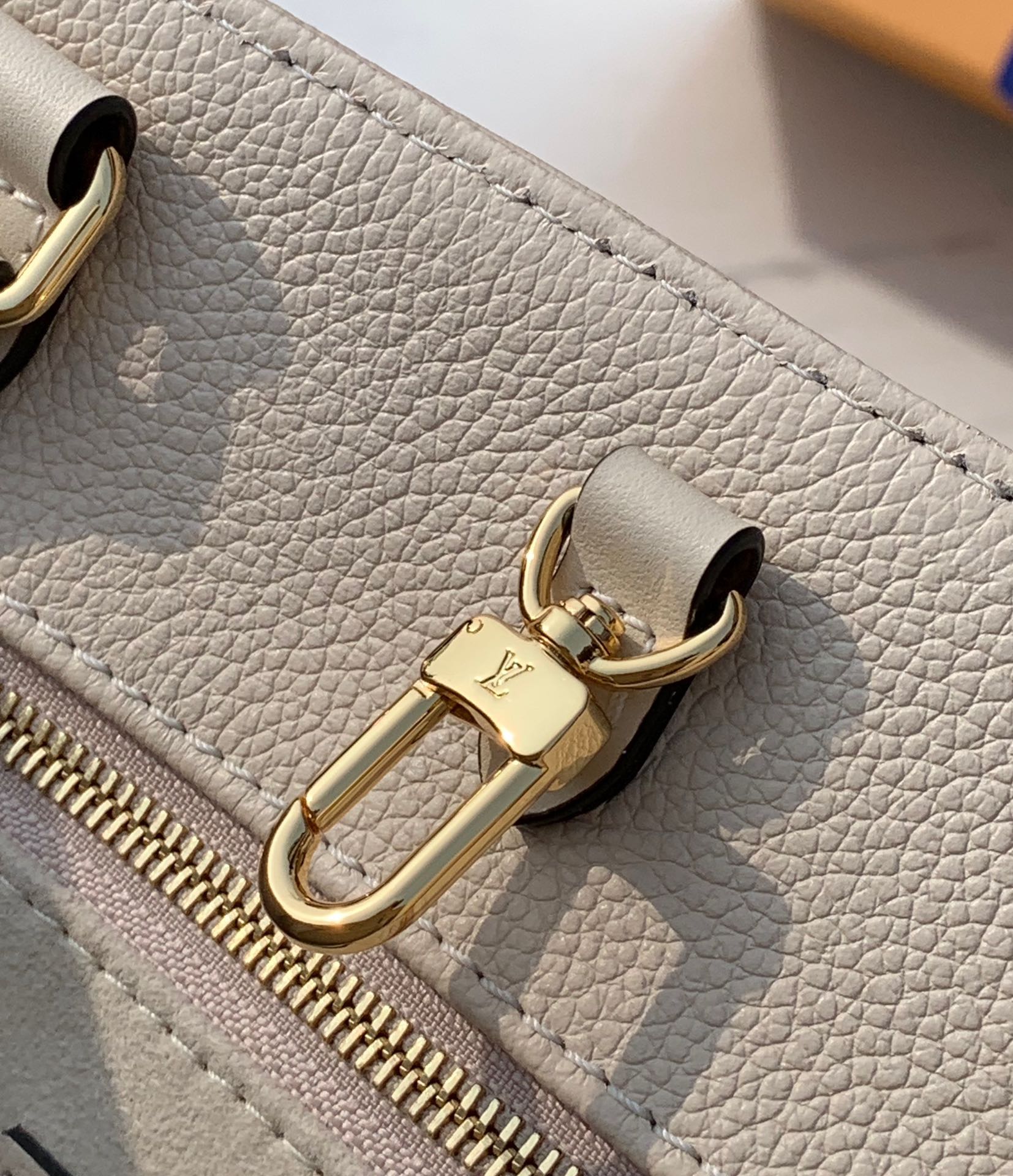 非市场普通货 进口皮料半钢五金中号尺寸35×27×14cm Lv全新奶白色Onthego来啦！M4653