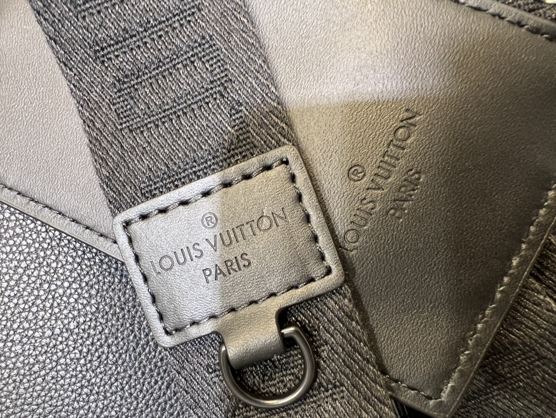 M59329 Messenger Voyage 手袋以前卫模块化理念重释路易威登 Pochette Voyage 手拿包的经典设计 7