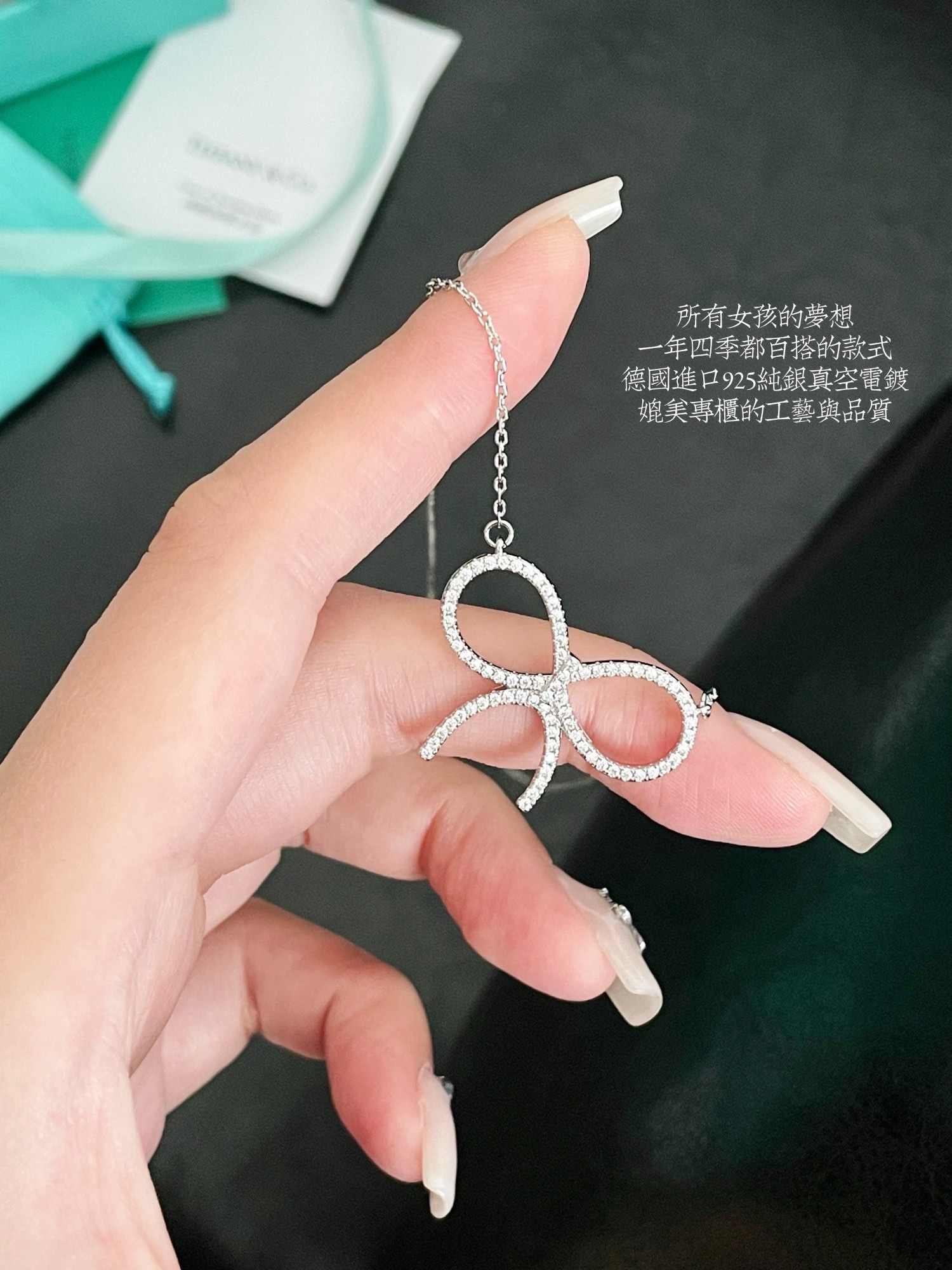 💰90 刻印清晰细节完胜 
经典又时尚 一年四季都能佩戴的饰品
今天 带走配送全套包装
赶紧冲起来准没错 
每分钟都在疯狂输出