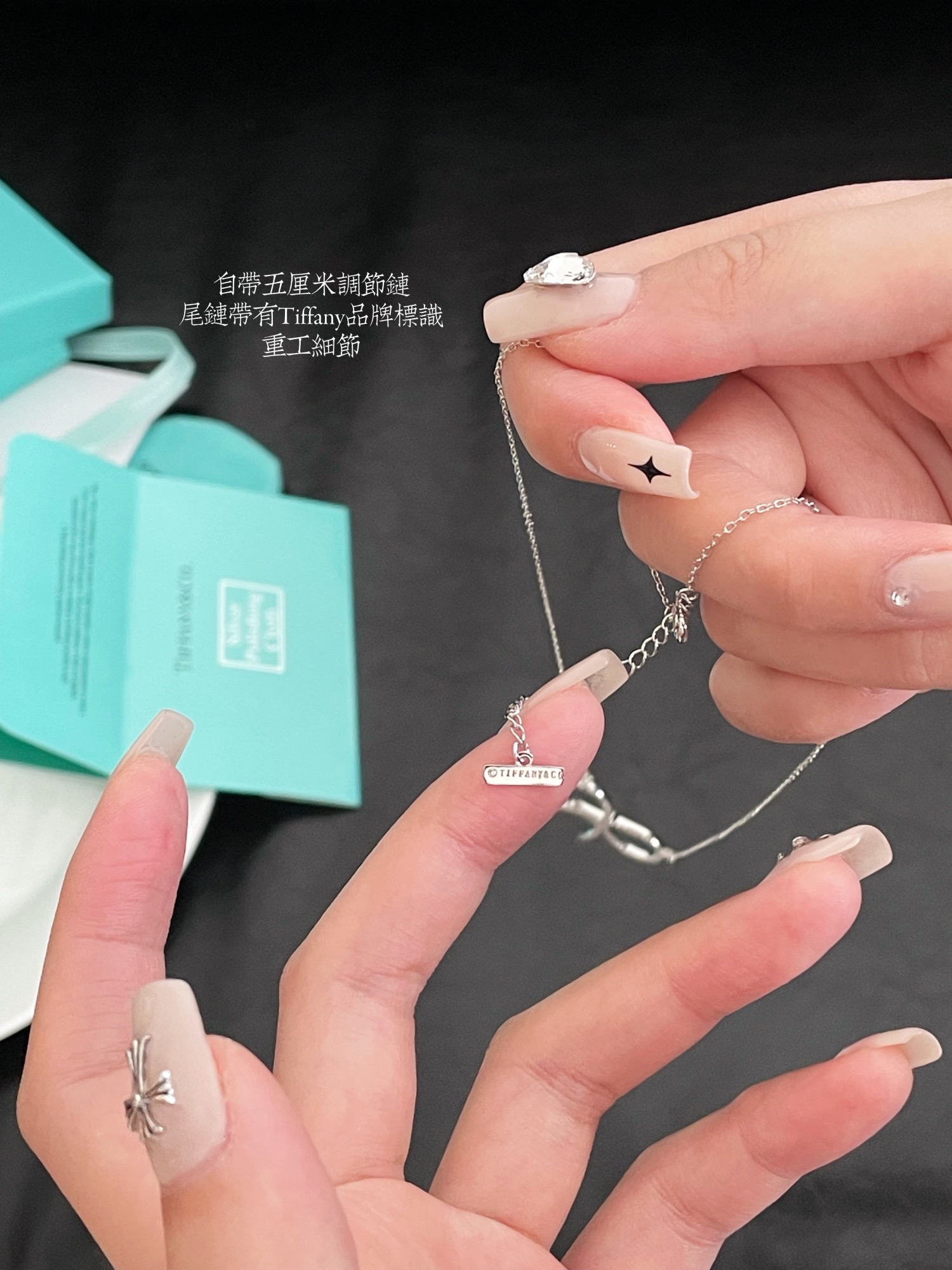 💰90 刻印清晰细节完胜 
经典又时尚 一年四季都能佩戴的饰品
今天 带走配送全套包装
赶紧冲起来准没错 
每分钟都在疯狂输出