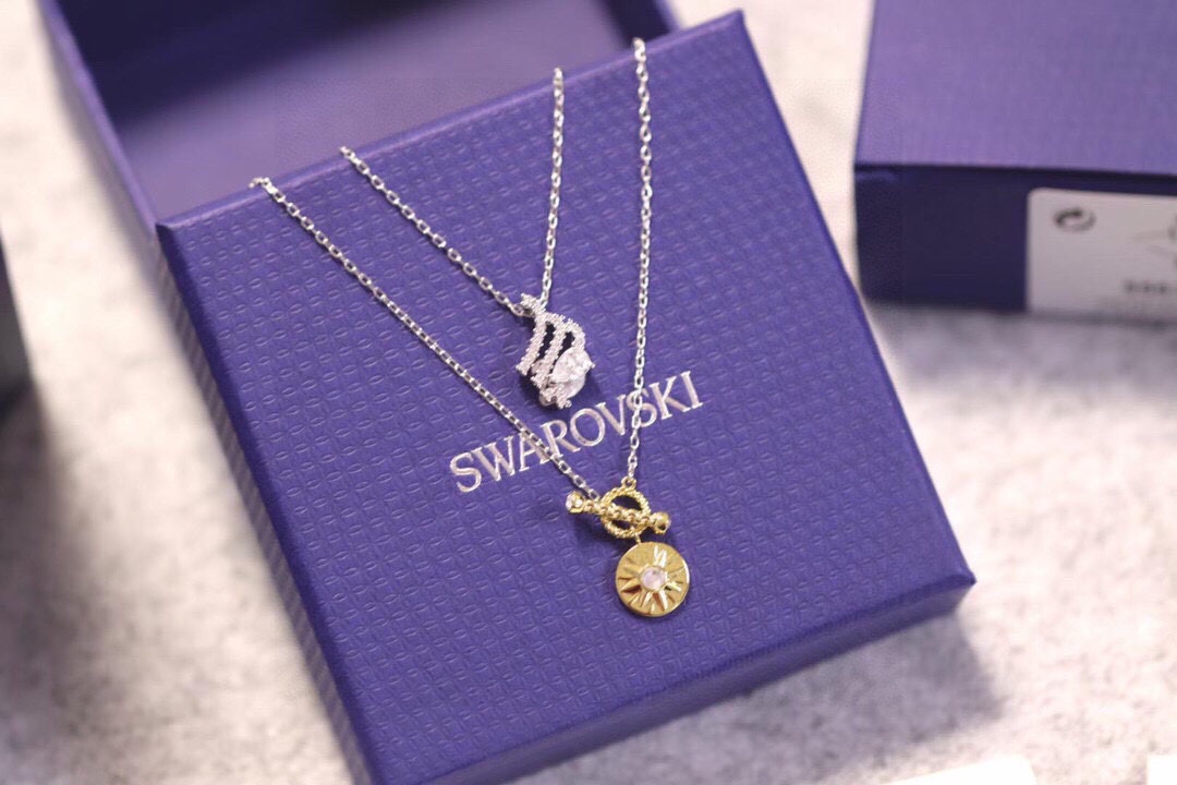  Swarovski  处女座守护神锁骨项链

这款施华洛世奇链坠是以星座的符号为灵感。其时尚十足的星座