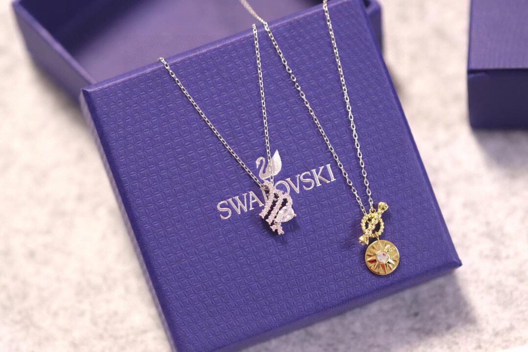  Swarovski  处女座守护神锁骨项链

这款施华洛世奇链坠是以星座的符号为灵感。其时尚十足的星座