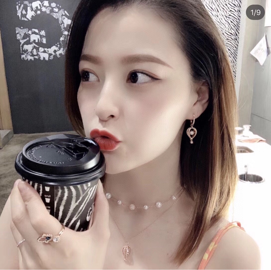  Swarovski 玫瑰金 浪漫热气球锁骨项链

“我能想到最华丽的冒险，就是与你相守。”浪漫主义告白