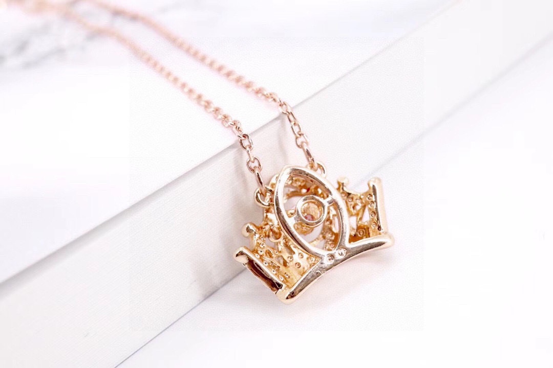  Swarovski 梦幻红钻心跳 皇冠 锁骨项链

向挚爱表达心意，让她感到备受宠爱，密镶仿水晶的皇冠