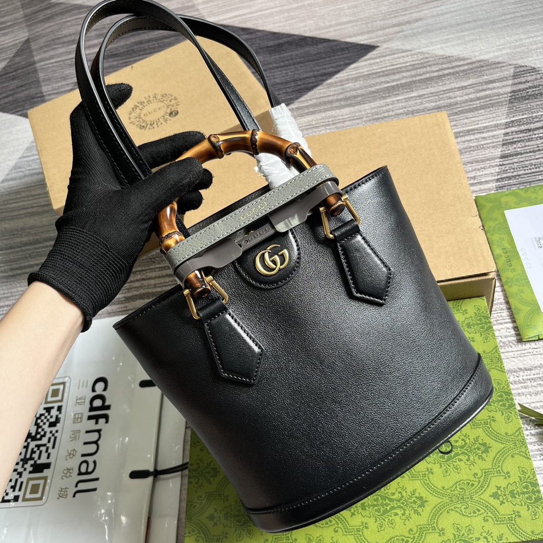 Gucci comes with complete packaging. The GG Diana series interprets the classic calfskin bamboo tote bag from the 1990s in a new perspective. Off