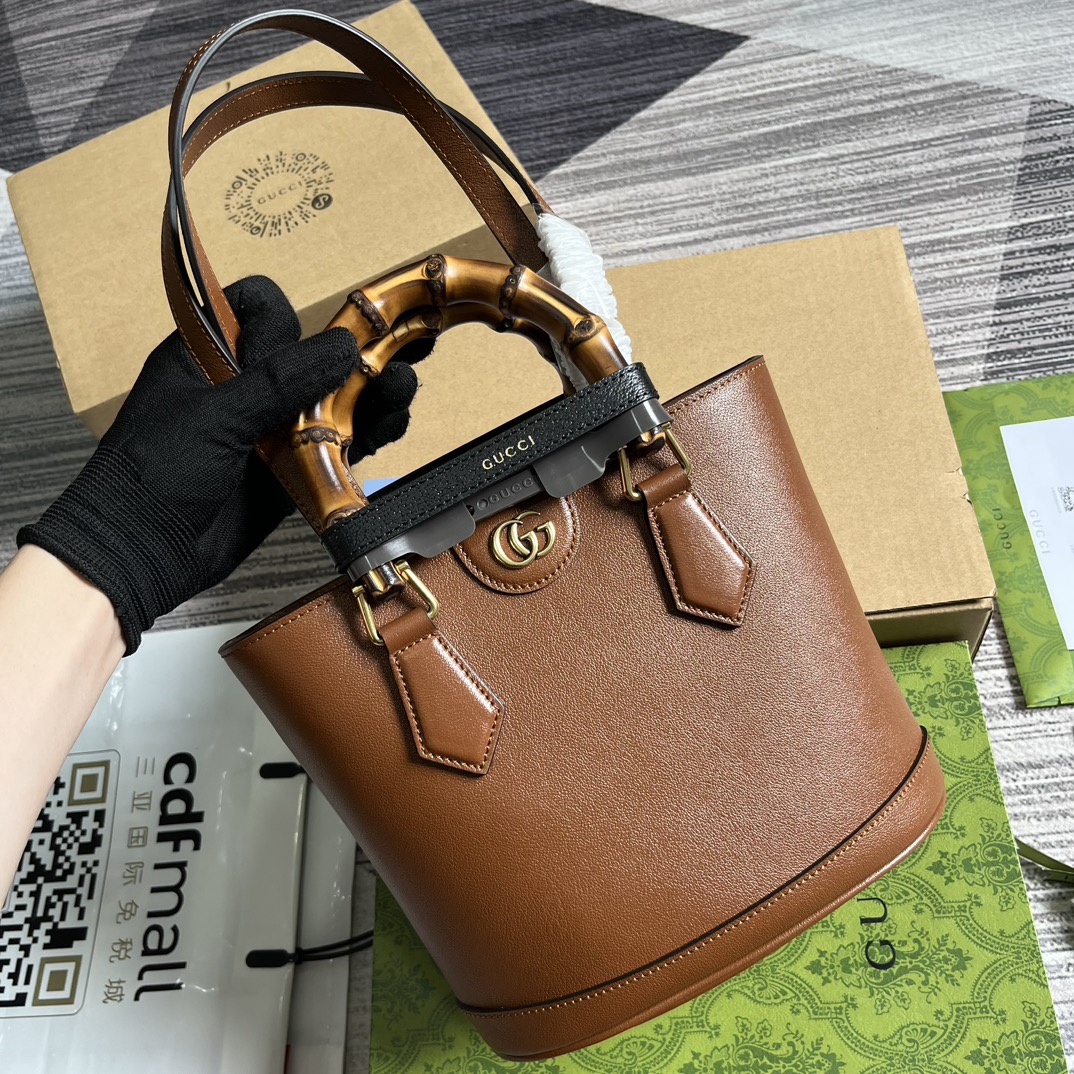 Gucci comes with complete packaging. The GG Diana series interprets the classic calfskin bamboo tote bag from the 1990s in a new perspective. Off