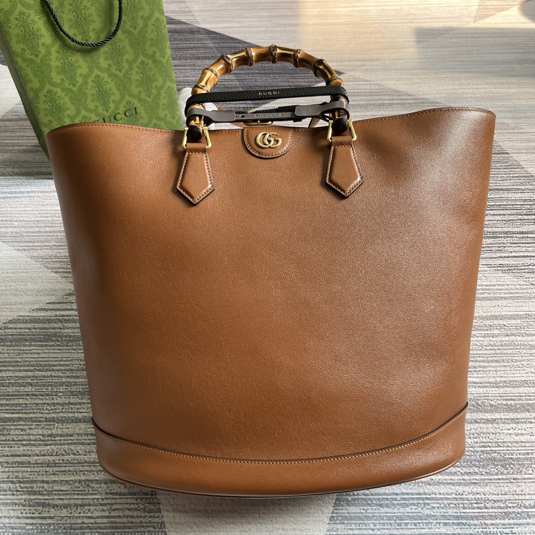 配专柜绿色礼品袋️GGDiana竹节手袋承袭品牌设计的演变和焕新理念以全新视角演绎源自90年代的经典竹节