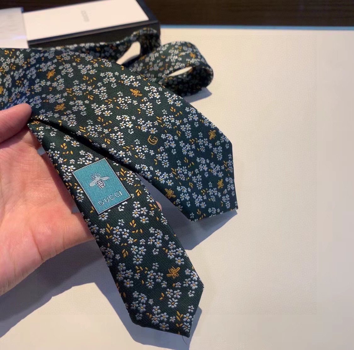 特配包装上新这款真丝领带巧妙装饰Gu