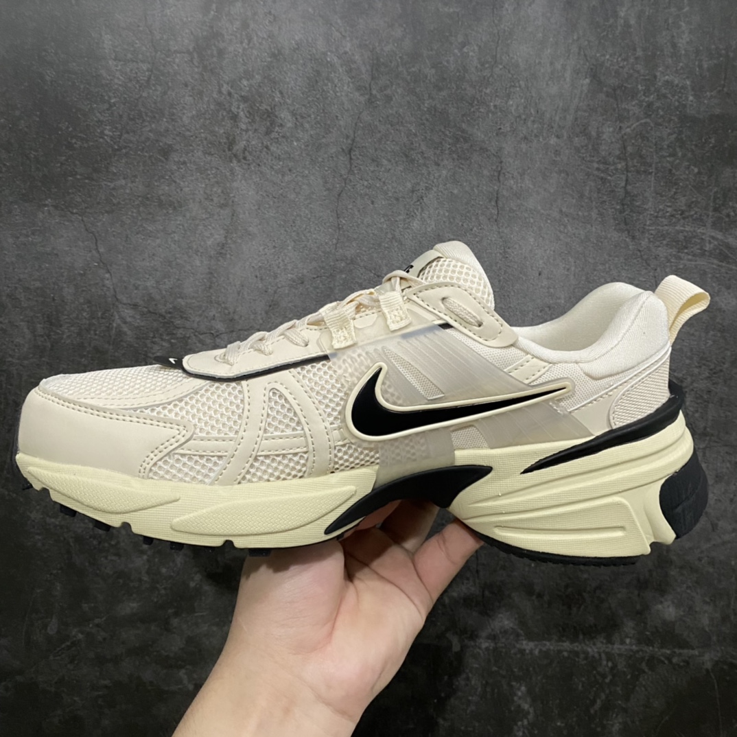 纯原版NIKEV2KRuntekk米白减震防滑复古低帮跑步鞋正确组合底区分市场提前出的一体的大底材质上使