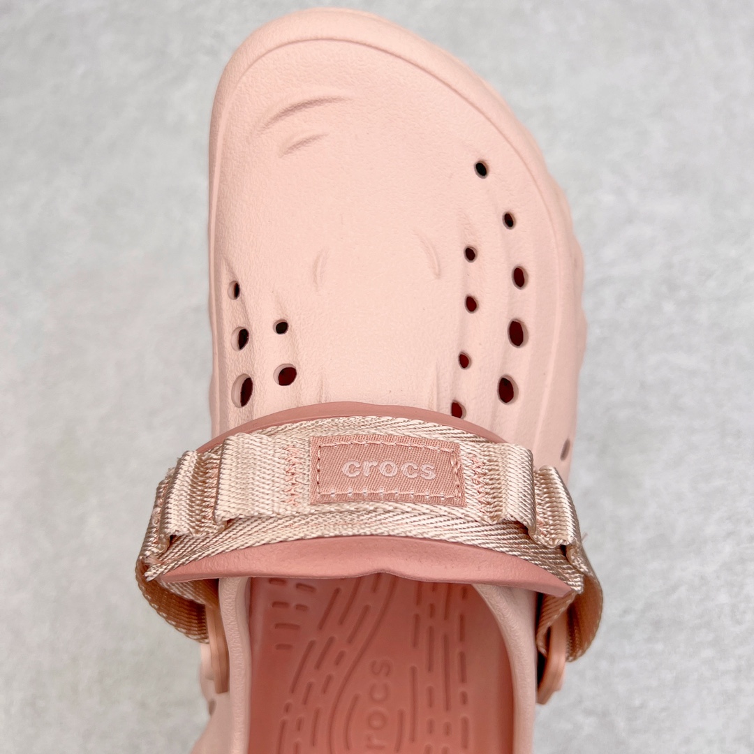 图片[4]-零售💰190 ＃DG莞产 Crocs Realtree 卡骆驰波波运动沙滩洞洞拖鞋凉鞋 超强LiteRide科技缓震鞋垫加持 官方2023最新款 透明防水袋包装 注意配件需单独购买 超轻Croslite专利材料打造 鞋面更加耐用易清洗 该鞋款轻盈舒适 2002年 经典克骆格诞生 秉承外形简单 穿着舒适的初衷 不断为消费者带来舒适的穿着体验 穿出“趣”味 鞋面洞洞可搭彰显个性的智必星 一鞋两穿 可调节式后跟带增添鞋身的稳固性能 放前面变成愜意舒适的凉拖 放后面行走跑跳更加稳妥 Croslite ™材料 封闭式细胞树脂 能够在体温作用下自动变形以适应脚部形状 涉水性优秀的同时易于清洁 抓地力强 不易打滑 Crocs的核心理念：轻便 灵活 全方位的舒适感 同步官方尺码：M4（36-37） M5（37-38）M6（38-39）M7（39-40）M8（41-42）M9（42-43）M10（43-44）M11（45-46） 编码：by1936090-运动鞋