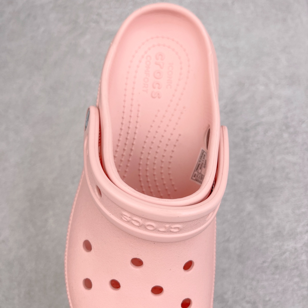 图片[5]-＃DG莞产 Crocs Classic Clog 卡骆驰休闲沙滩洞洞鞋拖鞋凉鞋云朵鞋 透明防水袋包装 注意配件需单独购买 超轻Croslite专利材料打造 鞋面更加耐用易清洗 该鞋款轻盈舒适 2002年 经典克骆格诞生 秉承外形简单 穿着舒适的初衷 不断为消费者带来舒适的穿着体验 穿出“趣”味 鞋面洞洞可搭彰显个性的智必星 一鞋两穿 可调节式后跟带增添鞋身的稳固性能 放前面变成愜意舒适的凉拖 放后面行走跑跳更加稳妥 Croslite ™材料 封闭式细胞树脂 能够在体温作用下自动变形以适应脚部形状 涉水性优秀的同时易于清洁 抓地力强 不易打滑 Crocs的核心理念：轻便 灵活 全方位的舒适感 同步官方尺码：M4（36-37） M5（37-38）M6（38-39）M7（39-40）-选品中心