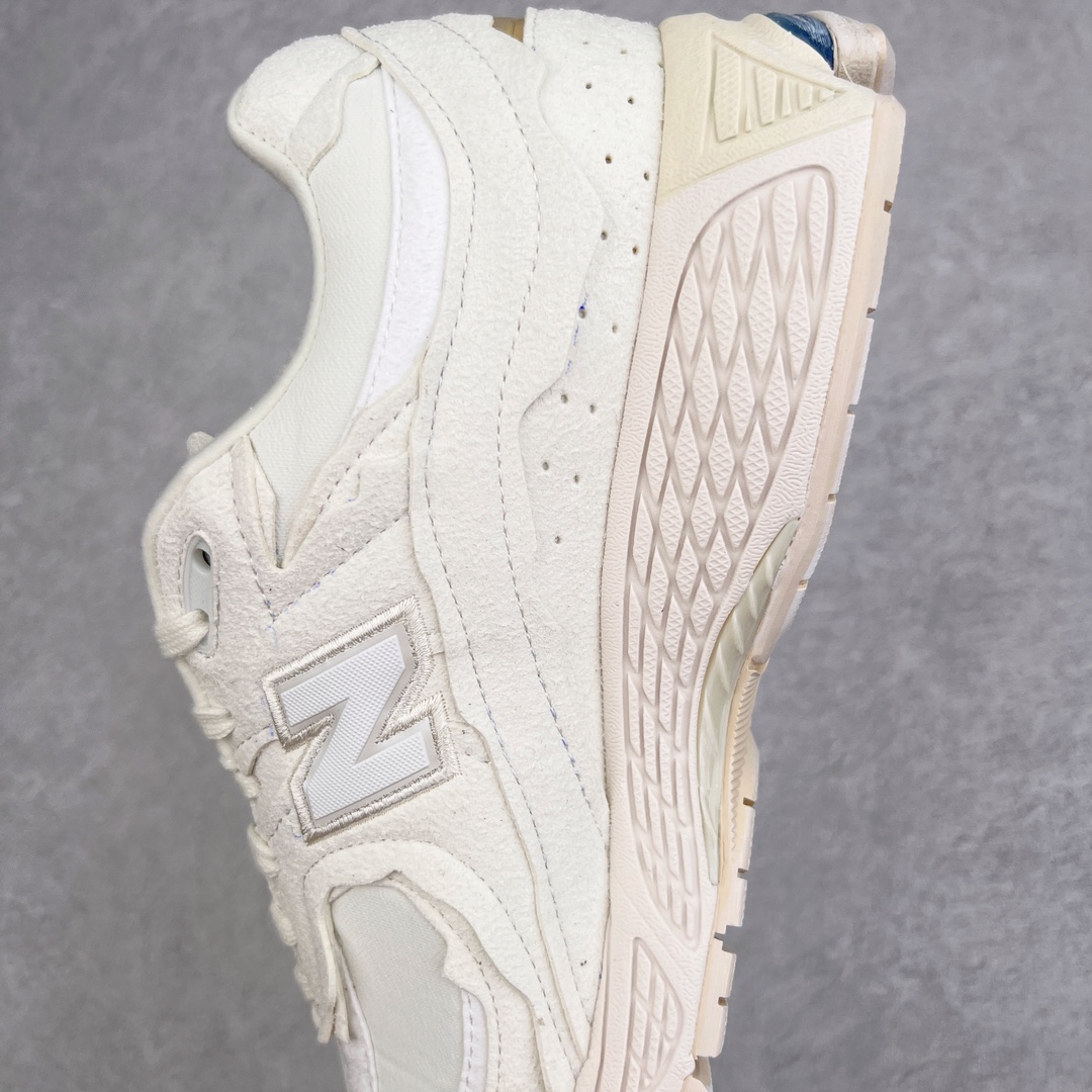 图片[7]-💰240 ＃M纯原 新百伦NB New Balance M2002RDC 海盐白 全套原楦原纸板原厂数据开发 原厂网纱 原装进口翻毛皮料正确绒感卡色 正确中底拉帮中底网布细节 一比一手工擦旧效果 冲裁组合 匠心打造 耗时两个月开发完成 工艺极其复杂难度可想而知 新开独立私模大底 全网唯一正确做旧组合大底 高端零售专供产物 尺码：36 37 37.5 38 38.5 39.5 40 40.5 41.5 42 42.5 43 44 44.5 45 45.5 46.5 47 编码：by3936010-运动鞋