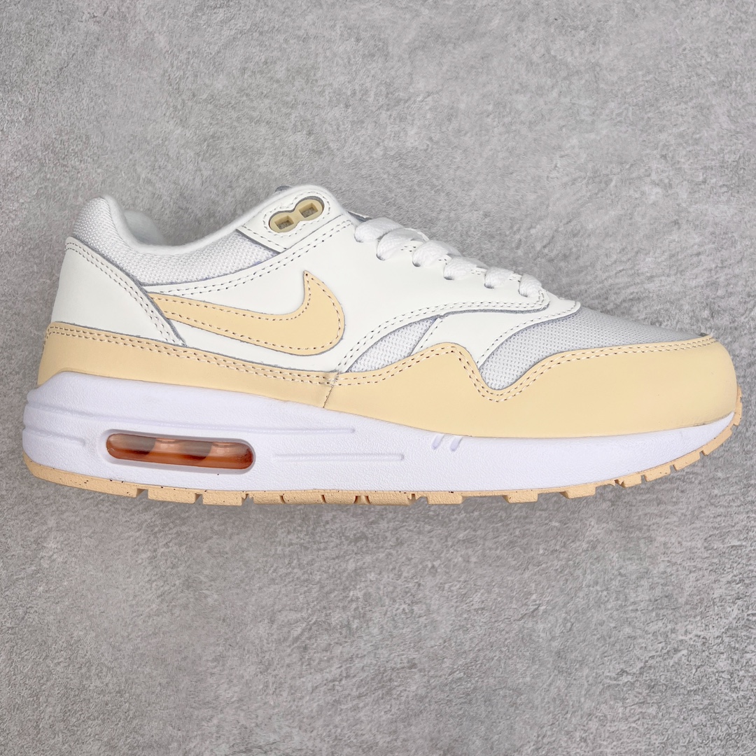 零售💰230 ＃超级福利‼NK Air Max 1 初代复古气垫慢跑鞋 FB5060-100 由Tinker Hatfeld和Mark Parker在1987年设计 灵感来自于巴黎蓬皮杜中心 在参观了蓬皮杜中心之后提出了Air Max的标志性开窗可视气垫的理念 并将其实际开发成功 是NK史上第一双可视气垫跑鞋 凭借着Air Max气垫带来的舒适脚感和鞋面面料上的不断精进才使得Air Max 1在现如今都是复古慢跑鞋的首选 深厚的历史渊源 独特的流线形设计 极为复古的外观使得它深受鞋迷的喜爱 SIZE：36 36.5 37.5 38 38.5 39 40 40.5 41 42 42.5 43 44 44.5 45 46 47.5 编码：by2936030-运动鞋