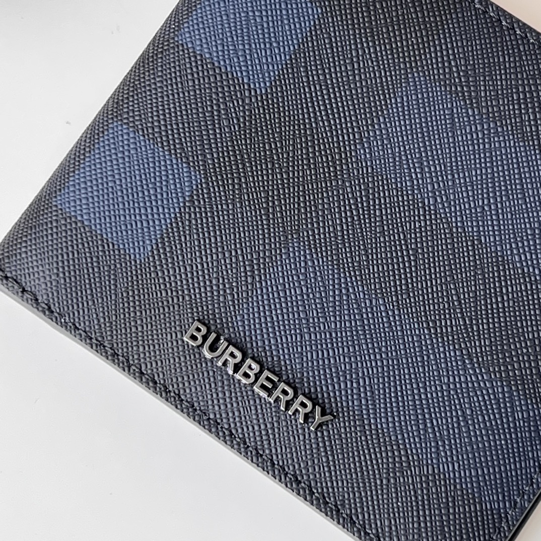 Burberry 格纹短夹钱包 装饰标志性格纹设计 烟熏格子搭配进口粒面小牛皮