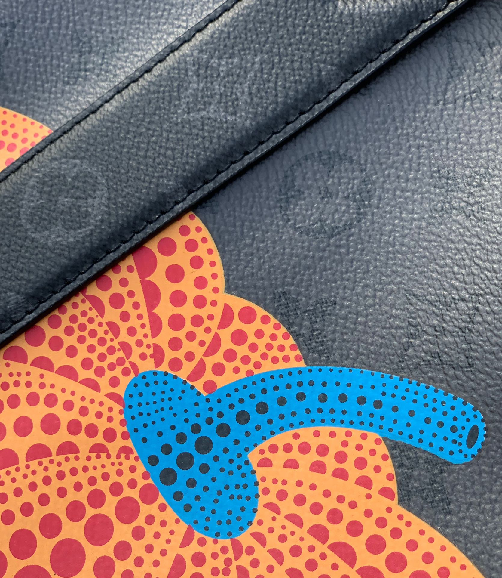 非市场普通话 进口皮料半钢五金 尺寸：43 x 34 x 17.5cmM46434 黑花（南瓜）香港贸易