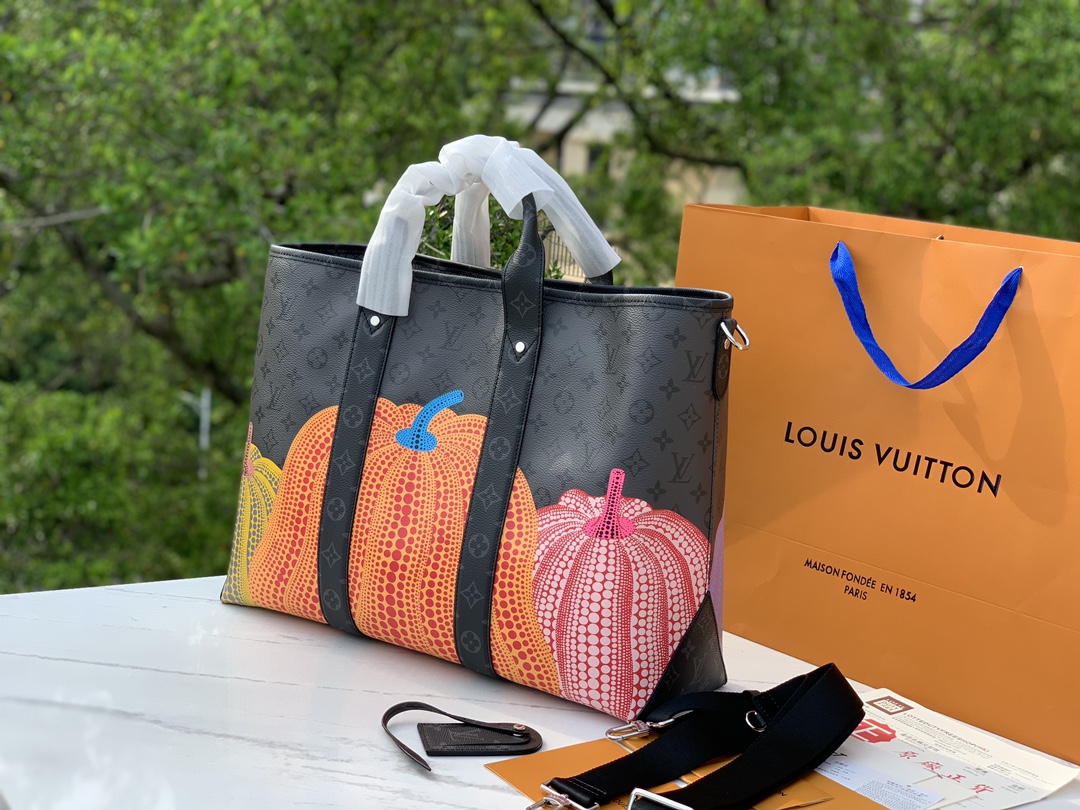 非市场普通话 进口皮料半钢五金 尺寸：43 x 34 x 17.5cmM46434 黑花（南瓜）香港贸易