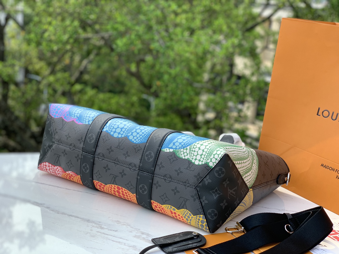 非市场普通话 进口皮料半钢五金 尺寸：43 x 34 x 17.5cmM46434 黑花（南瓜）香港贸易