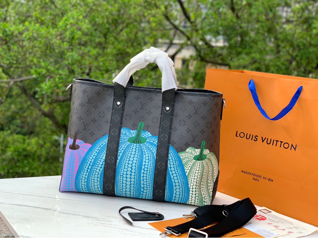 非市场普通话 进口皮料半钢五金 尺寸：43 x 34 x 17.5cmM46434 黑花（南瓜）香港贸易