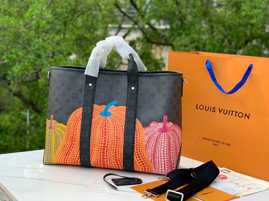 非市场普通话 进口皮料半钢五金 尺寸：43 x 34 x 17.5cmM46434 黑花（南瓜）香港贸易