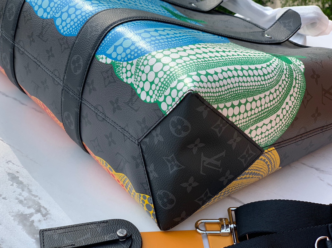 非市场普通话 进口皮料半钢五金 尺寸：43 x 34 x 17.5cmM46434 黑花（南瓜）香港贸易