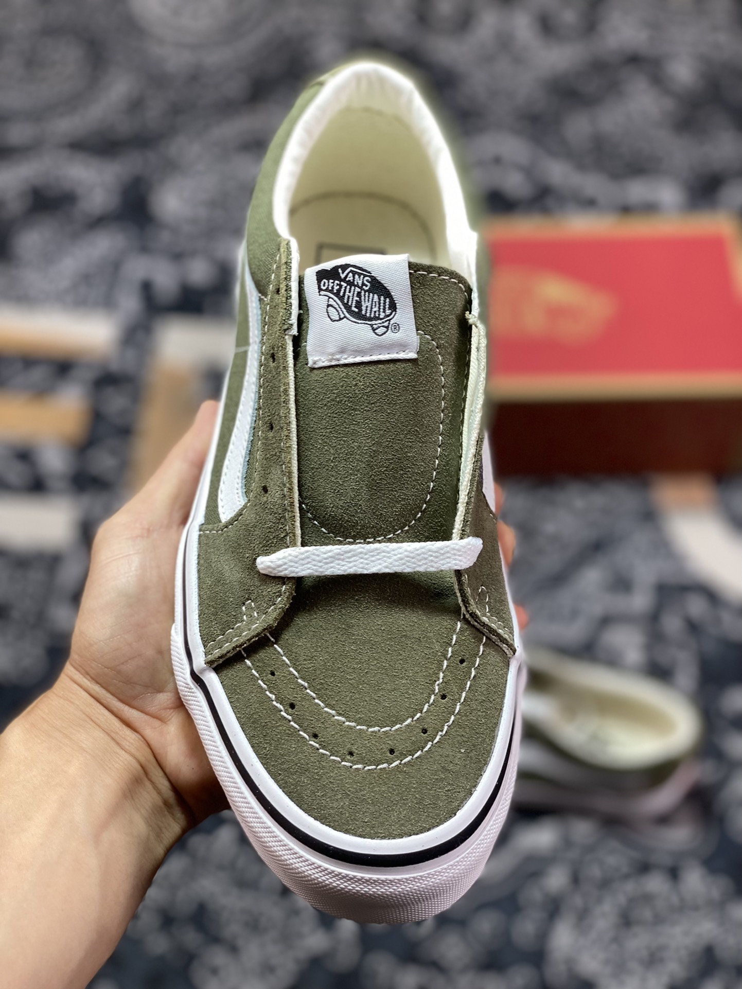 Defining simplicity and versatile style, I highly recommend Vans SK8-Low grass green