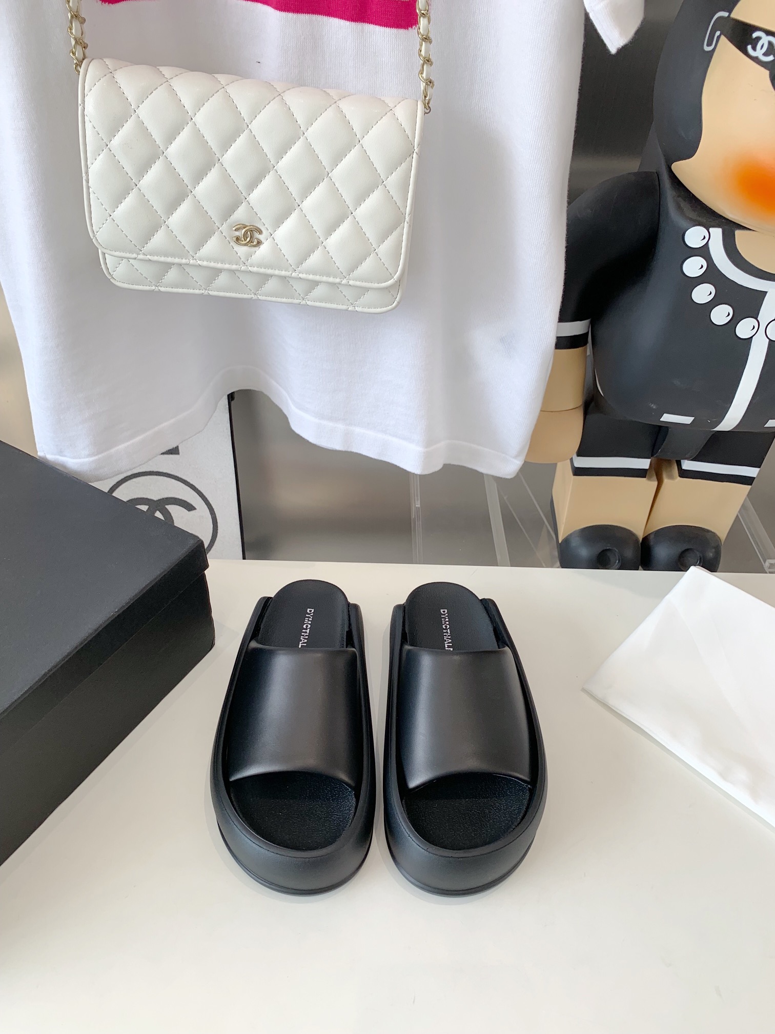 2023SS Dymonlaty Stomping On Shit Slippers: Comfortable, Stylish, and Exerciseful - 图片 9