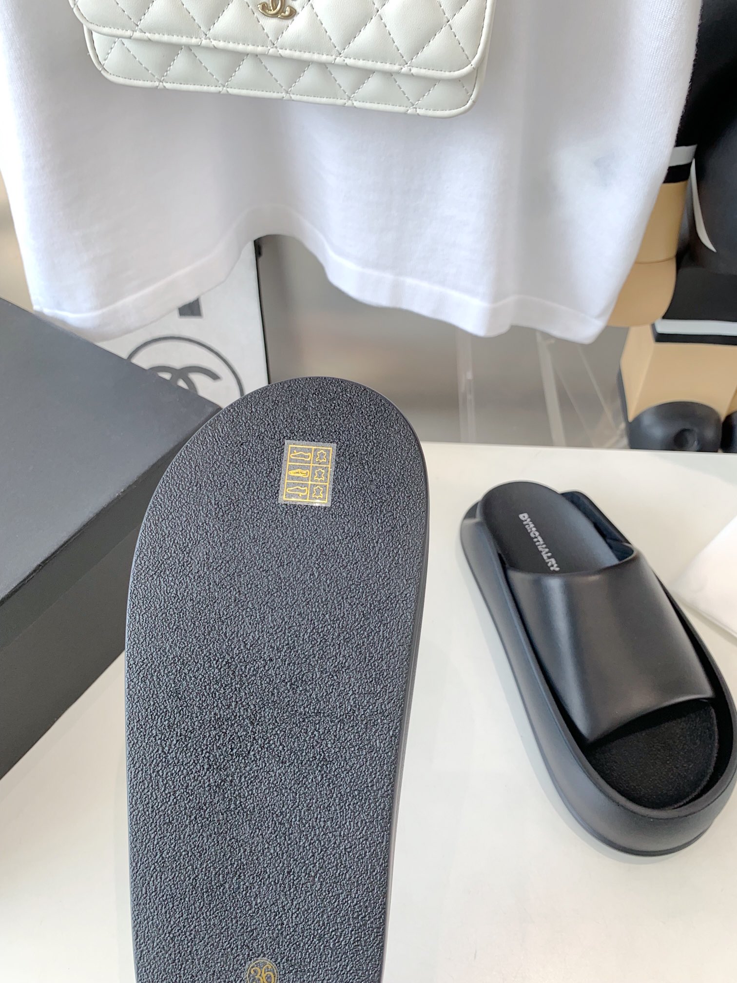 2023SS Dymonlaty Stomping On Shit Slippers: Comfortable, Stylish, and Exerciseful - 图片 7