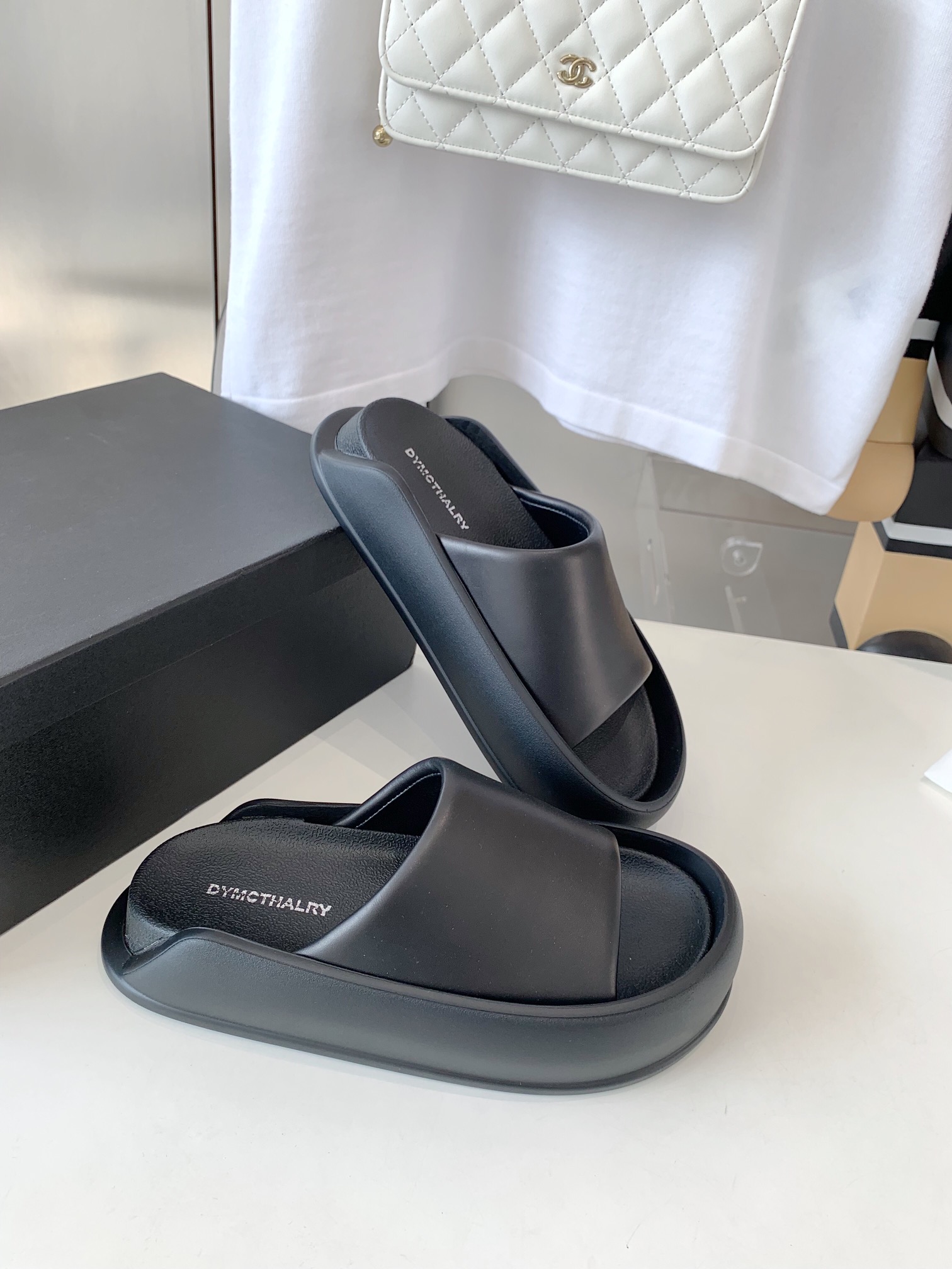 2023SS Dymonlaty Stomping On Shit Slippers: Comfortable, Stylish, and Exerciseful - 图片 4