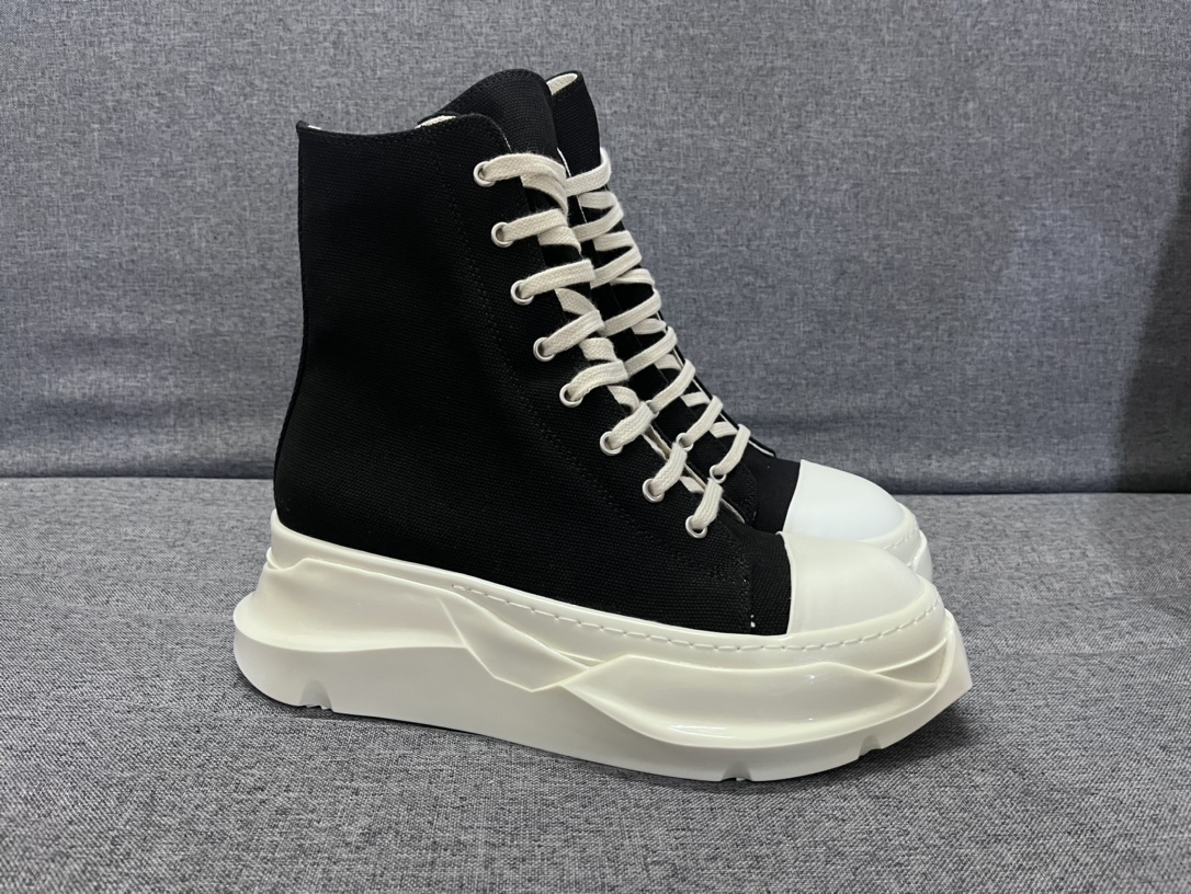 NO:831528,Real price RICK OWEN classic high-top black small shoelaces with thick soles and rivets, exclusive model, hot on the market, original milky sole TPU material, combined with thick-soled canvas fabric, correct version, male size 40-45,19860909实价RICK OWEN经典高帮黑色小鞋带厚底铆钉独家款火爆上市原版奶香底TPU材质,组合厚底帆布面料,正确版本 男码40-45,,Men's shoes
