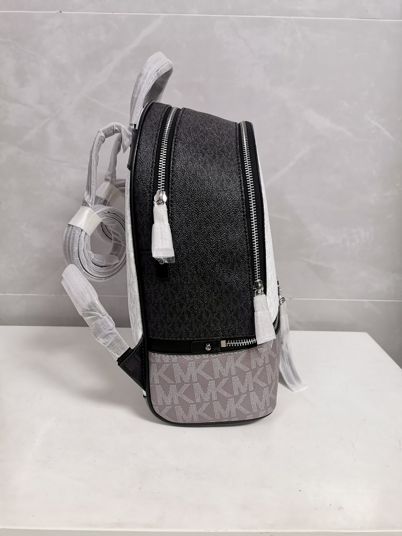 Michael Kors Mk纯原货小字母双肩包拼接女包 RHEA ZIP字母双肩包书包旅行包中号背包