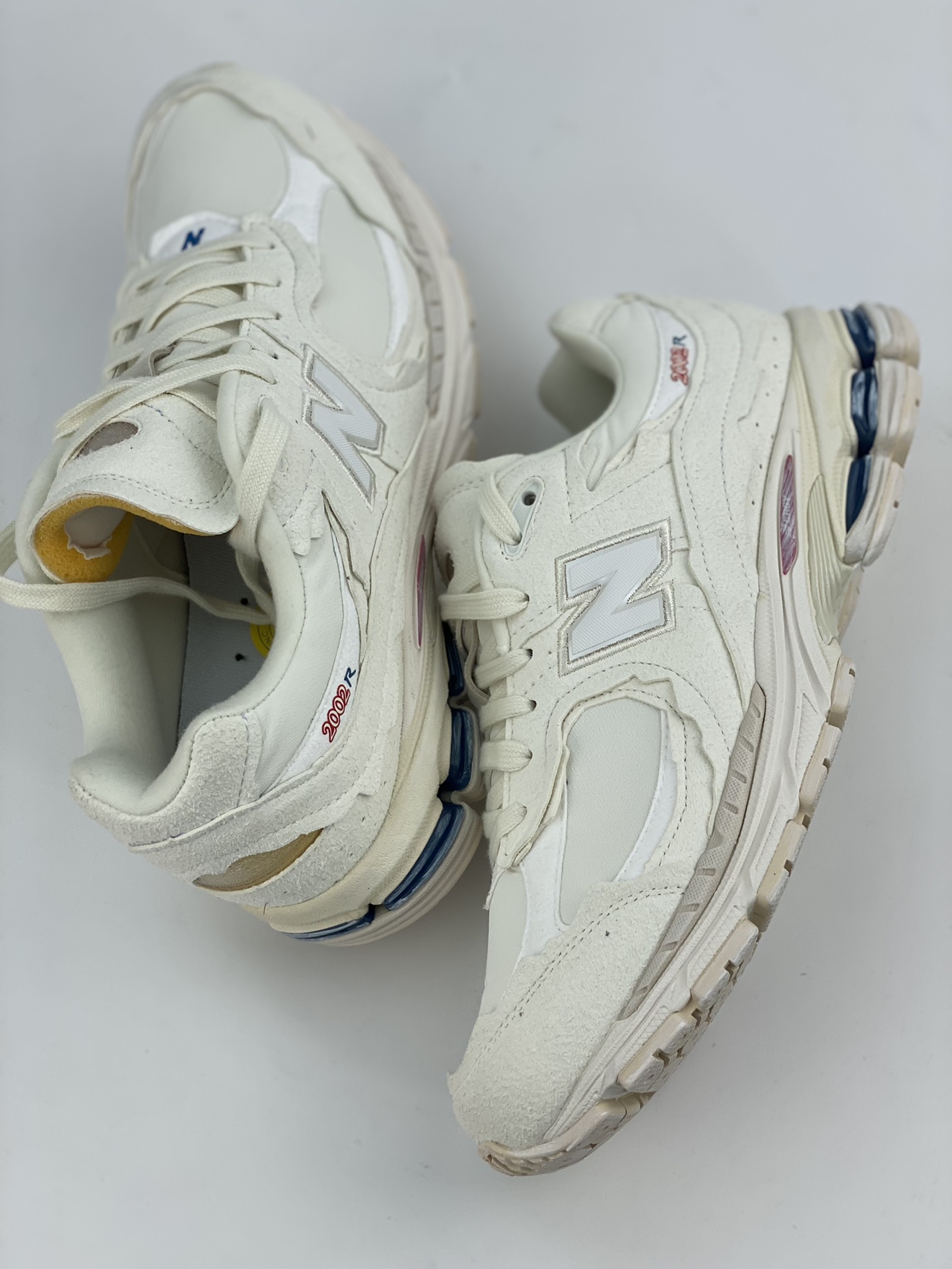 260 New Balance " Refined Pack " 海盐白 2002系列复古休闲跑步鞋  M2002RDC