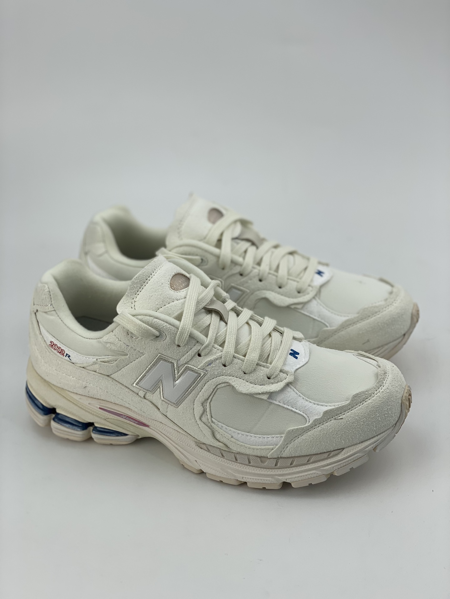 260 New Balance " Refined Pack " 海盐白 2002系列复古休闲跑步鞋  M2002RDC