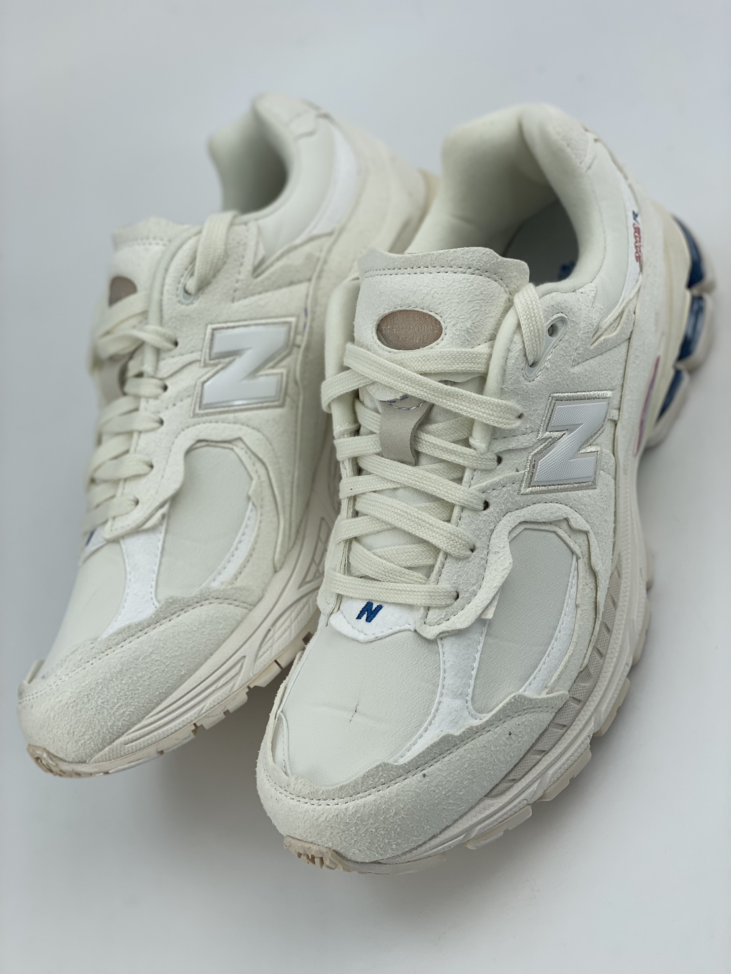 260 New Balance " Refined Pack " 海盐白 2002系列复古休闲跑步鞋  M2002RDC